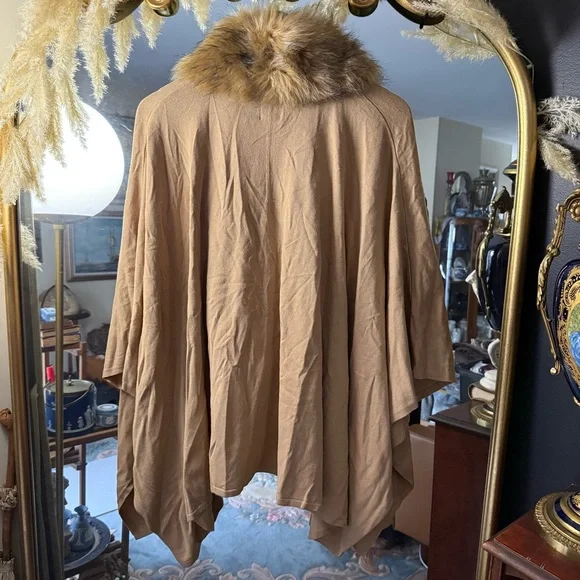 JM Collection Tan Cape Shawl with Faux Fur Trim NWT - Picture 6 of 6